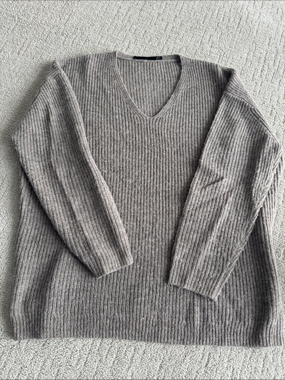 Jenni Kayne Women's V-Neck Ribbed Sweater in Taupe/ Gray
